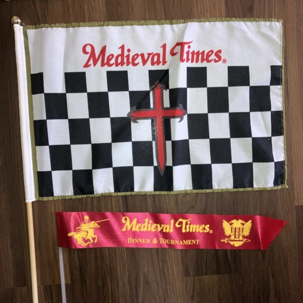4 Vintage Cross Falcon Fleur-De-Lis Shield Medieval Times Tournament Flags Set.. - Picture 6 of 7